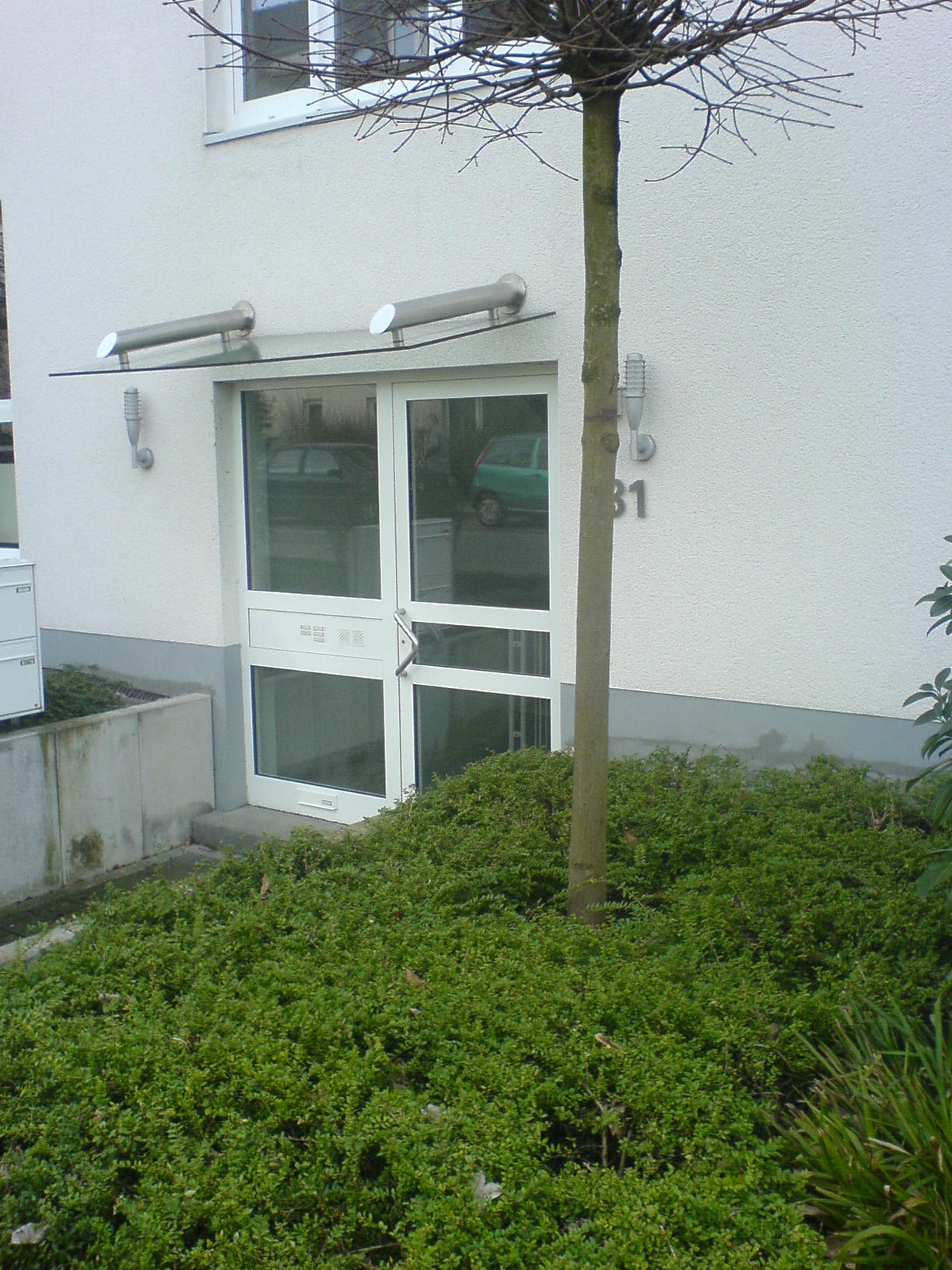 Edelstahl-Vordach mit Glas