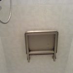 Duschsitz zum Hochklappen aus Edelstahl