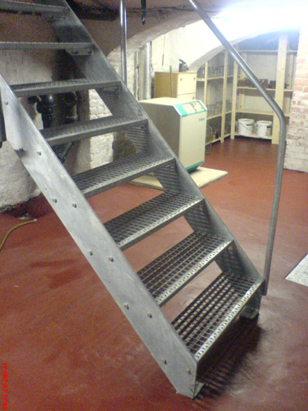 Kellertreppe aus Stahl verzinkt