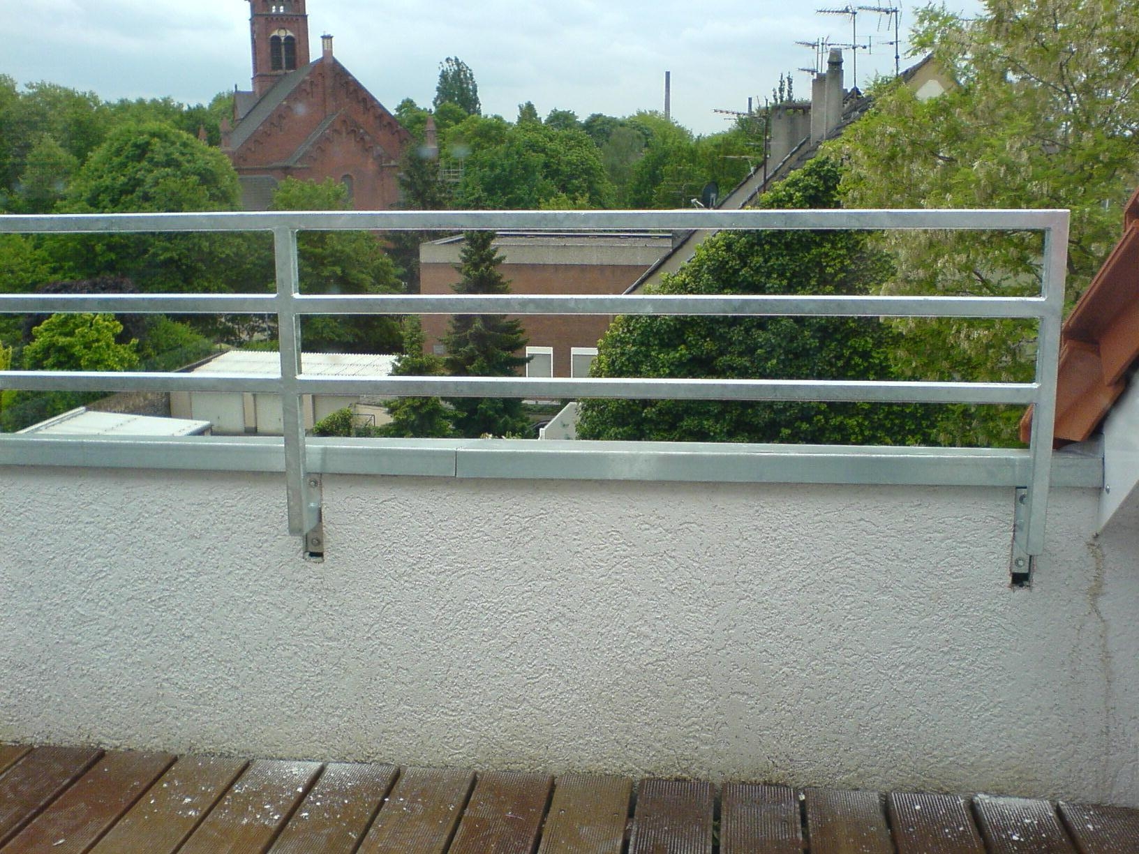Balkon-Brüstung aus 4-Kantrohr